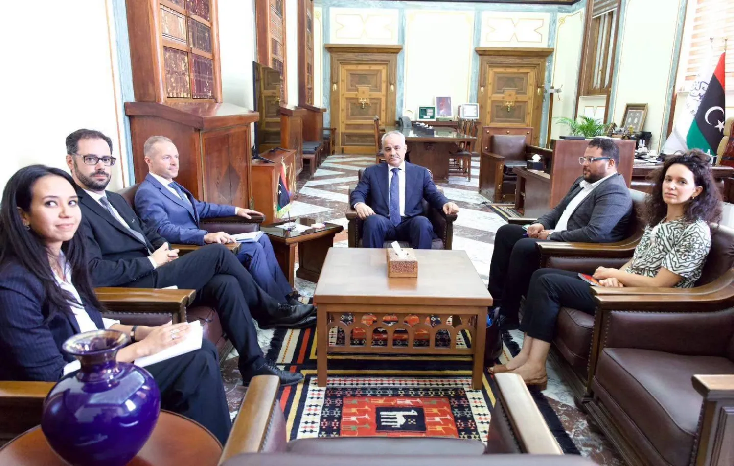 محافظ مصرف ليبيا المركزي في لقاء مع مبعوث الرئيس الفرنسي بطرابلس الأربعاء (مصرف ليبيا المركزي)
