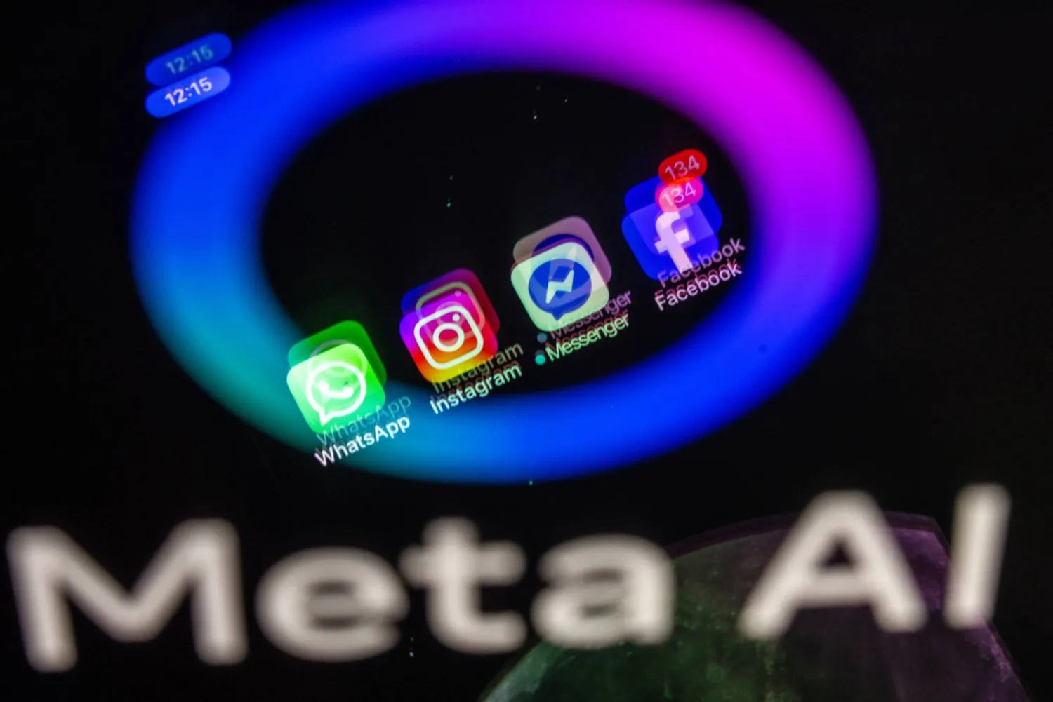 FILED - 27 May 2025, Mecklenburg-Western Pomerania, Schwerin: The Facebook, Messenger, Instagram and WhatsApp apps are shown on a smartphone display that reflects the logo of the AI application Meta AI. Photo: Jens Büttner/dpa