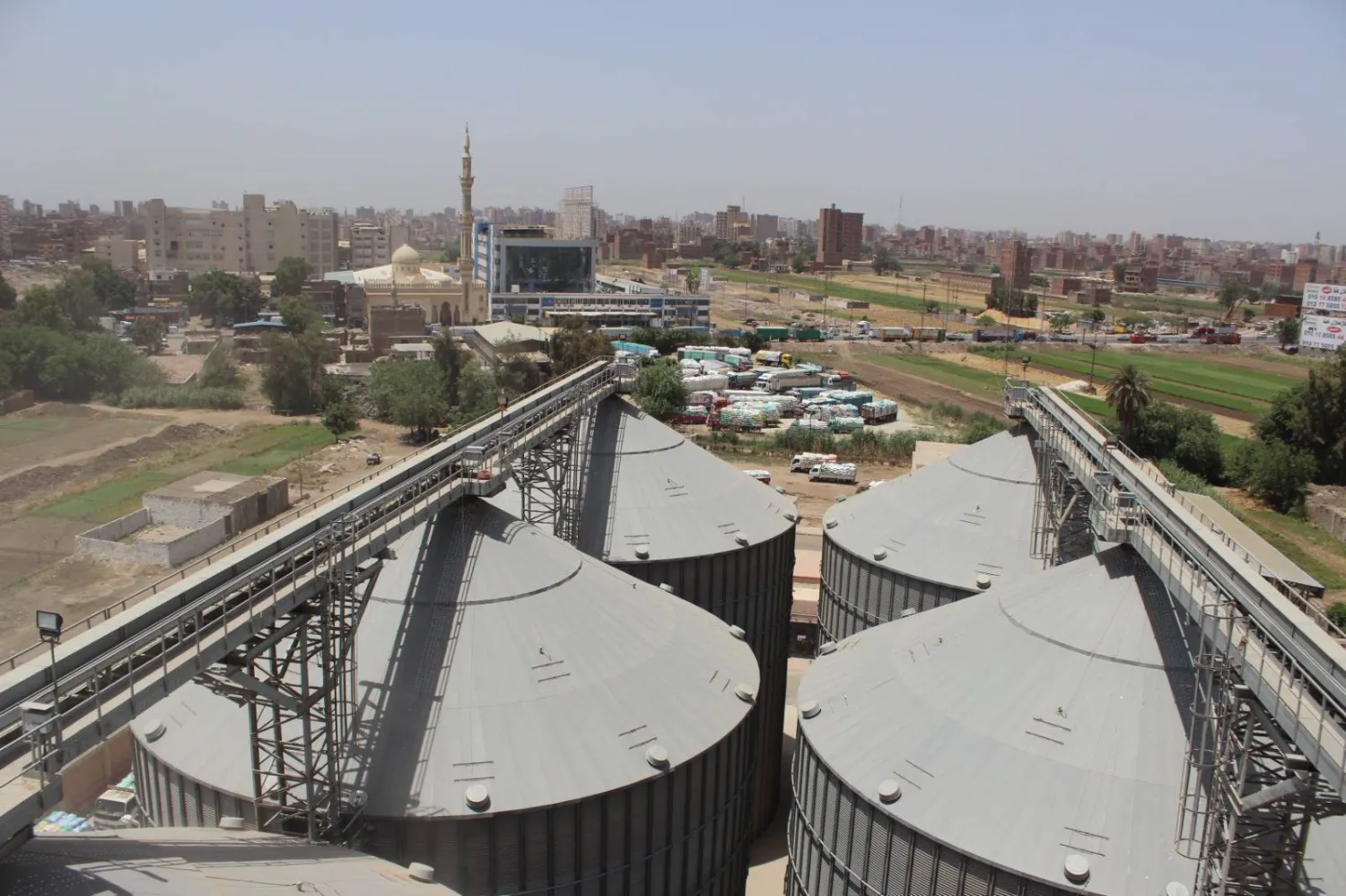 صوامع للقمح في دلتا مصر (تصوير: عبد الفتاح فرج)