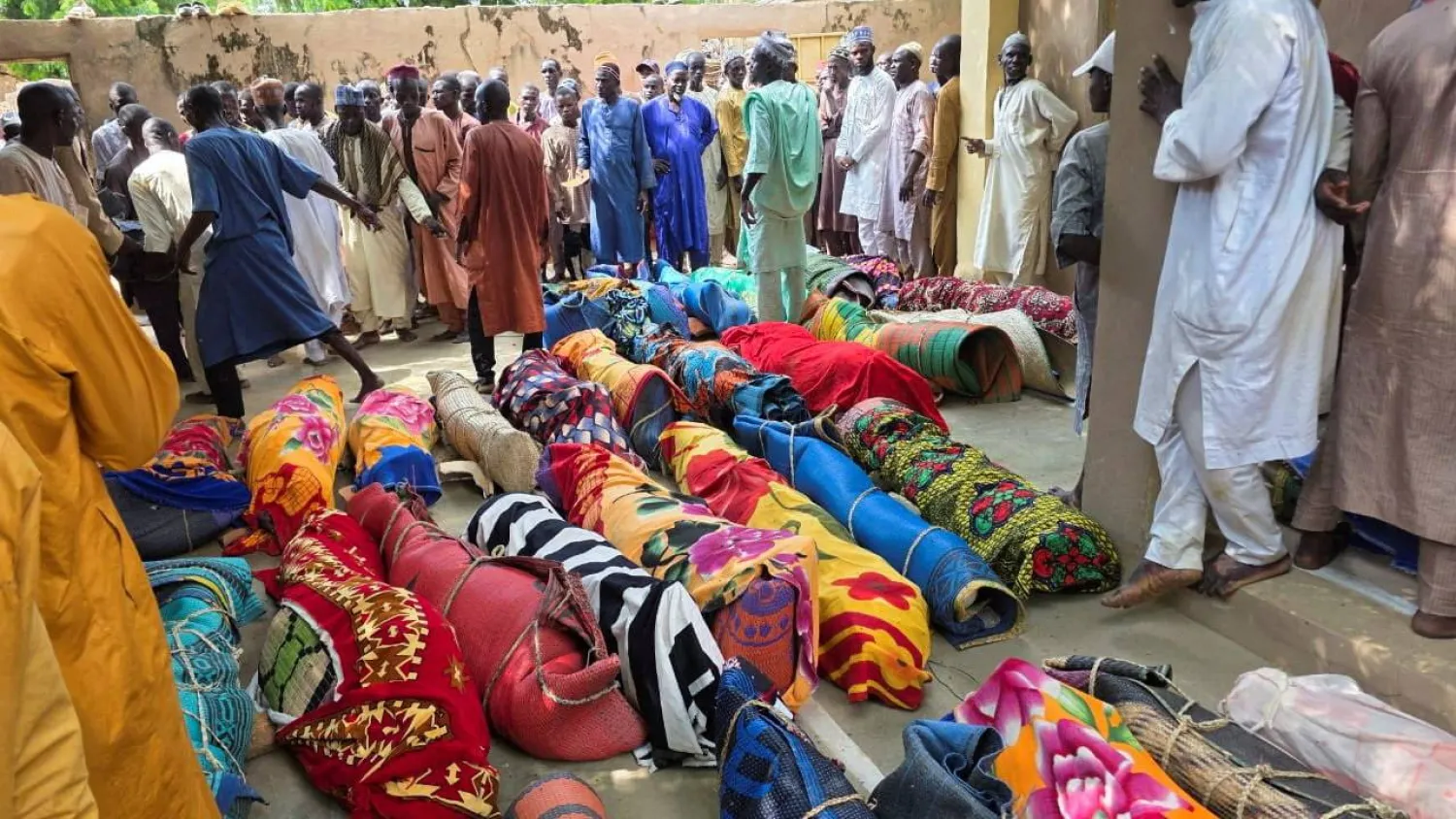 Bodies of victims of a boat accident lie in the forecourt of a community mosque ahead of their burial in Gorau, Sokoto State, Nigeria, August 20, 2026. Picture taken with a mobile phone. REUTERS/Abubakar Imam