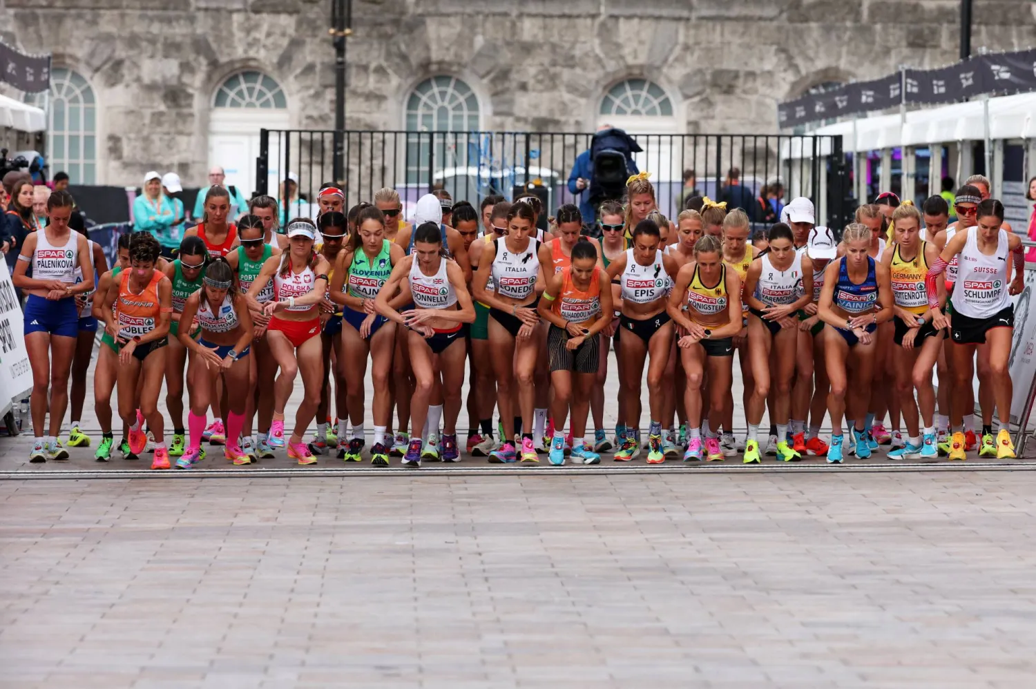 Athletics - European Athletics Championships - Alexander Stadium, Birmingham, Britain - August 16, 2026 General view as the athletes line up at the start of the women's marathon REUTERS/Andrew Boyers