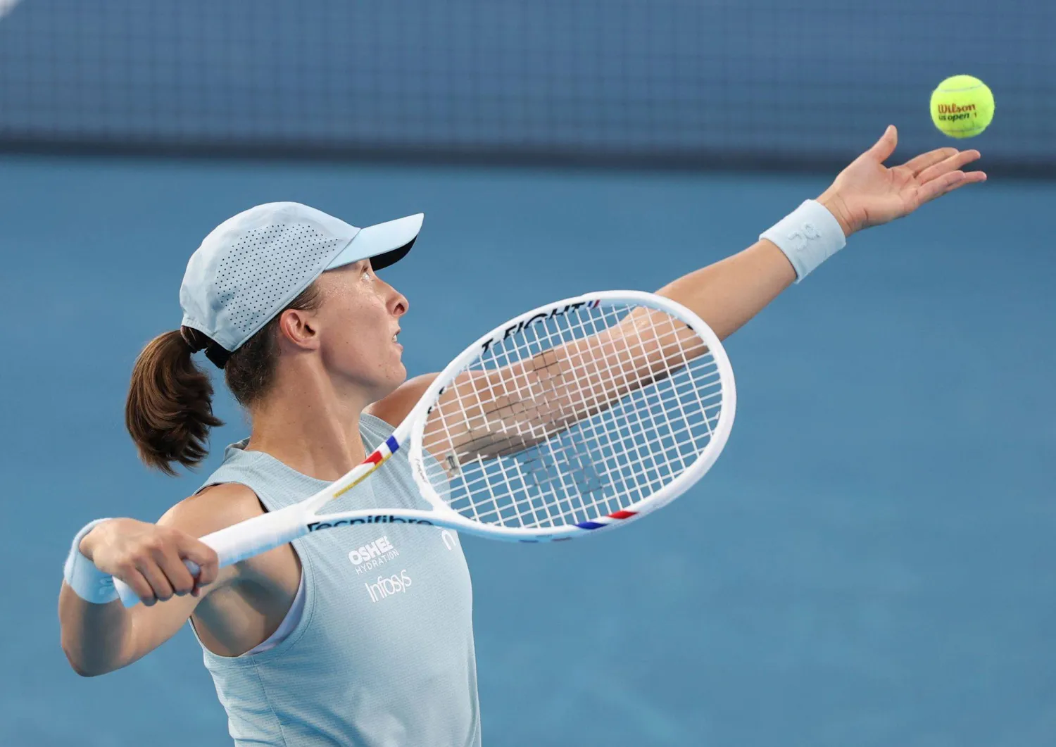  20 August 2026, US, Mason: Polish tennis player Iga Swiatek in action against Kazakhstan's Elena Rybakina during their women's singles quarter-finals tennis match at the 2026 Cincinnati Open Tennis. (dpa)