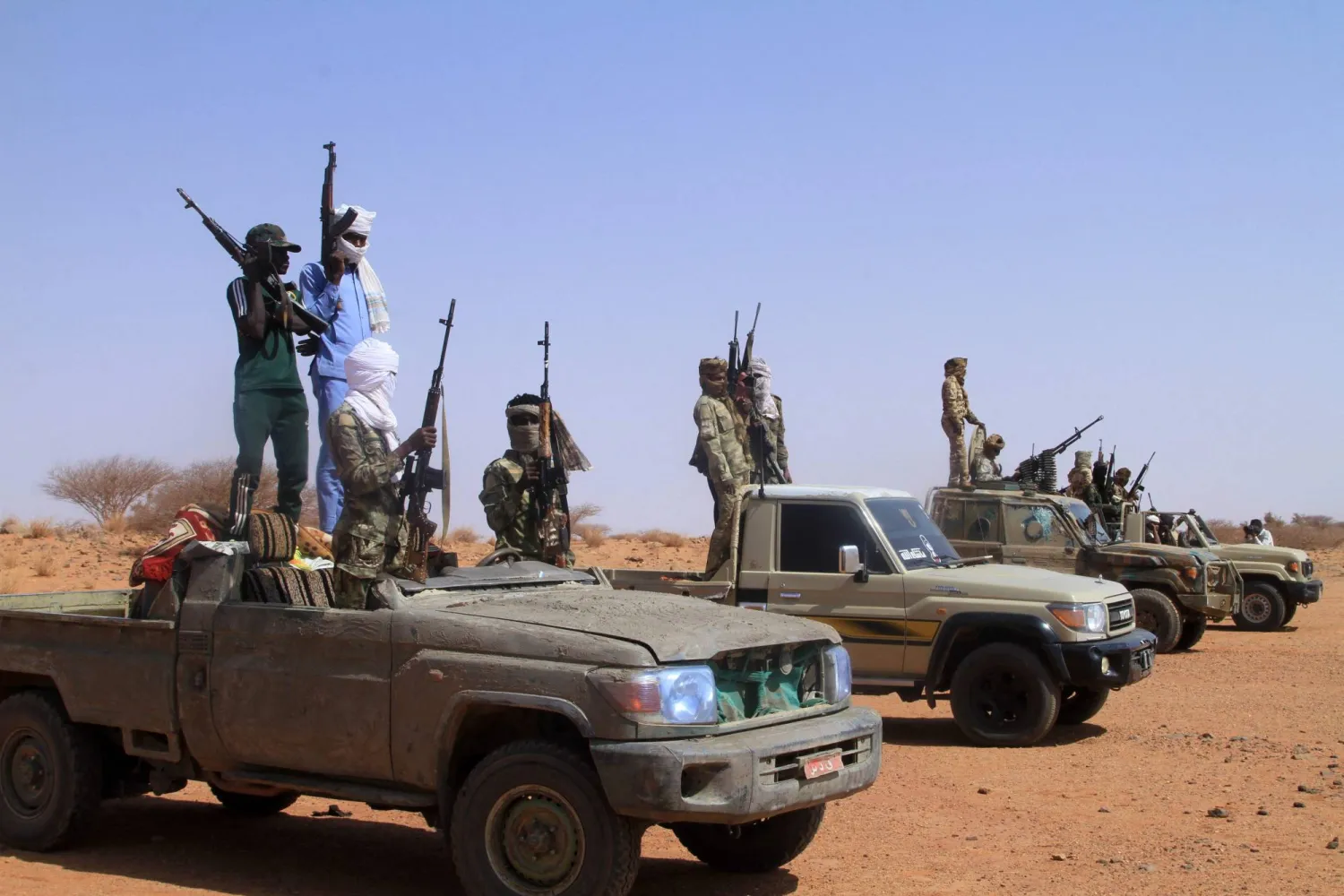 مجموعة من عناصر «قوات الدعم السريع» شبه العسكرية في غرب أم درمان في السودان... 19 أغسطس 2026 (أ.ف.ب)