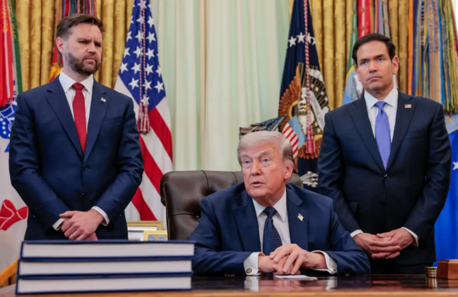 ABD Başkanı Donald Trump konuşurken arkasında Başkan Yardımcısı JD Vance (solda) ve Dışişleri Bakanı Marco Rubio bulunuyor (Reuters)