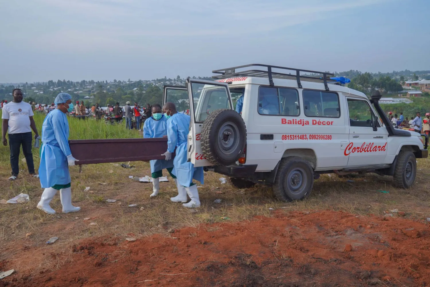 People wearing protective clothing carry a coffin during a burial at Nyamurongo Cemetery in Bunia, Democratic Republic of the Congo, 18 August 2026. EPA/DIEUDONNE DIROLE
