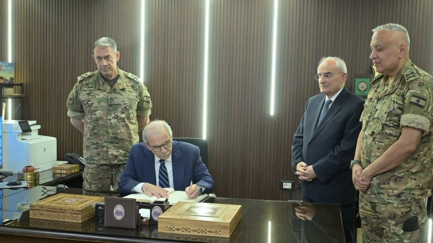 رئيس الحكومة اللبنانية نواف سلام في زيارة للجنوب (الشرق الأوسط)
