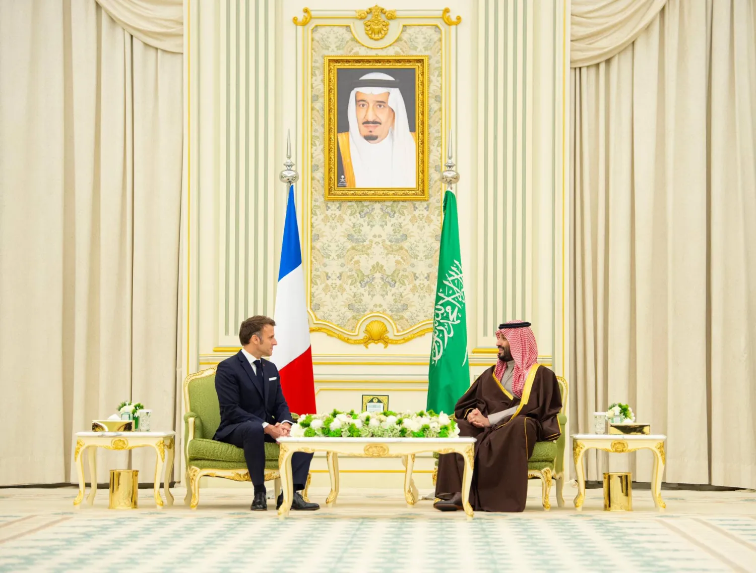 من لقاء موسع جمع ولي العهد السعودي والرئيس الفرنسي في الرياض 2 ديسمبر 2024 (واس)
