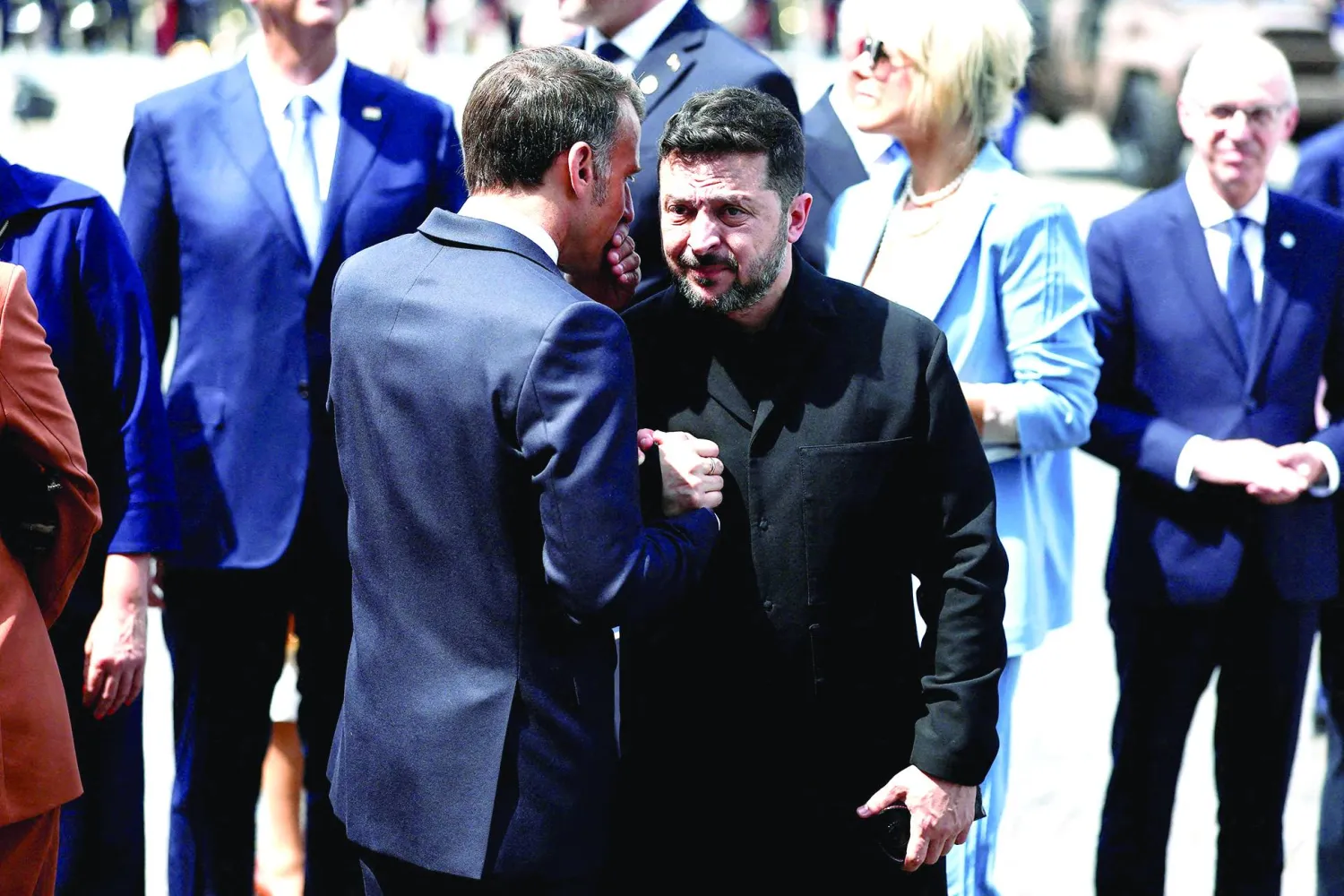 الرئيسان الفرنسي إيمانويل ماكرون والأوكراني فولوديمير زيلينسكي في جادة الشانزليزيه 14 يوليو 2026 (أ.ف.ب)