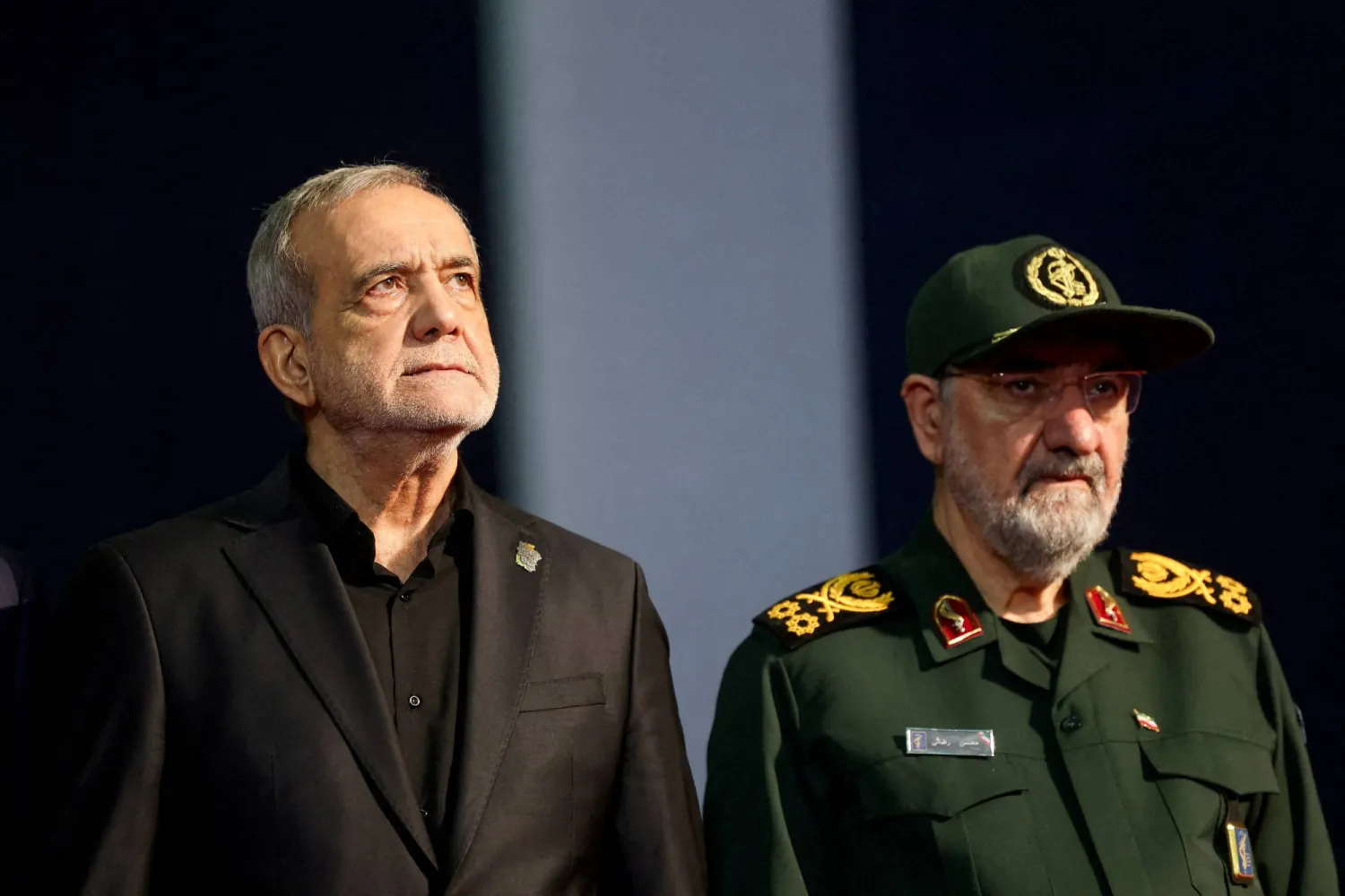  بزشكيان إلى جانب رضائي خلال مراسم وداع علي خامنئي في طهران، 3 يوليو 2026 (رويترز)