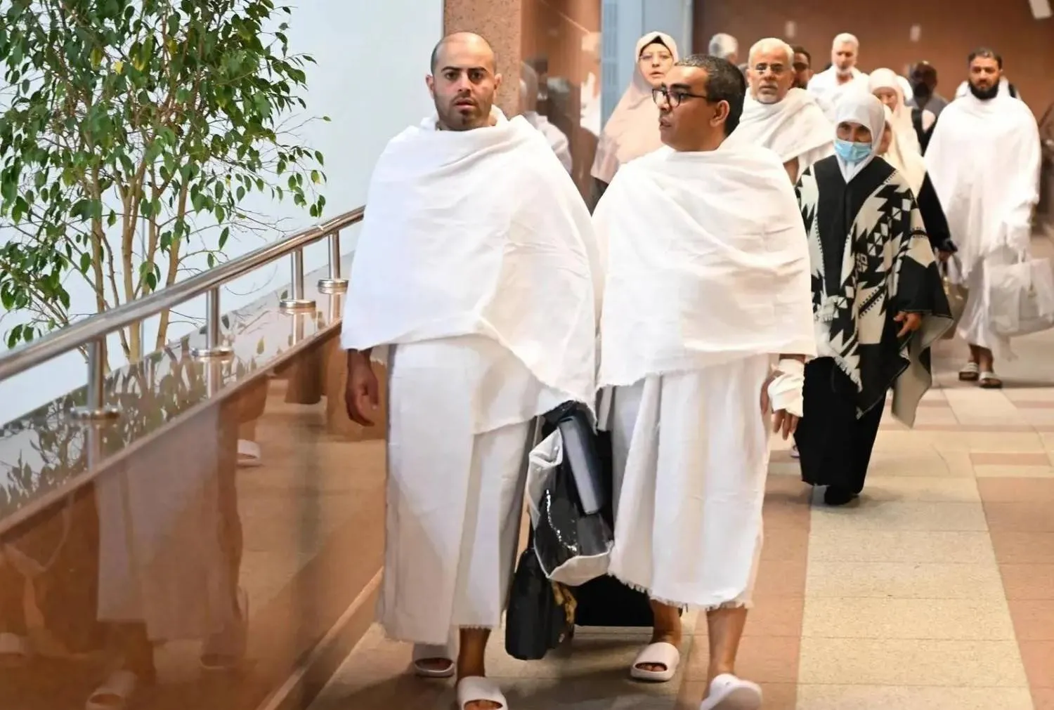عدد المعتمرين القادمين من الخارج بلغ 5 ملايين و769 ألفاً و271 معتمراً ومعتمرة (واس)