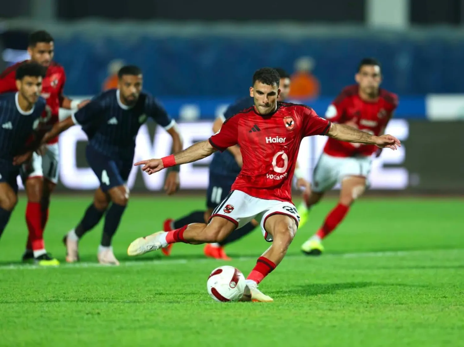 أحمد السيد «زيزو» لحظة تسجيله هدف الاهلي الثاني (النادي الأهلي)