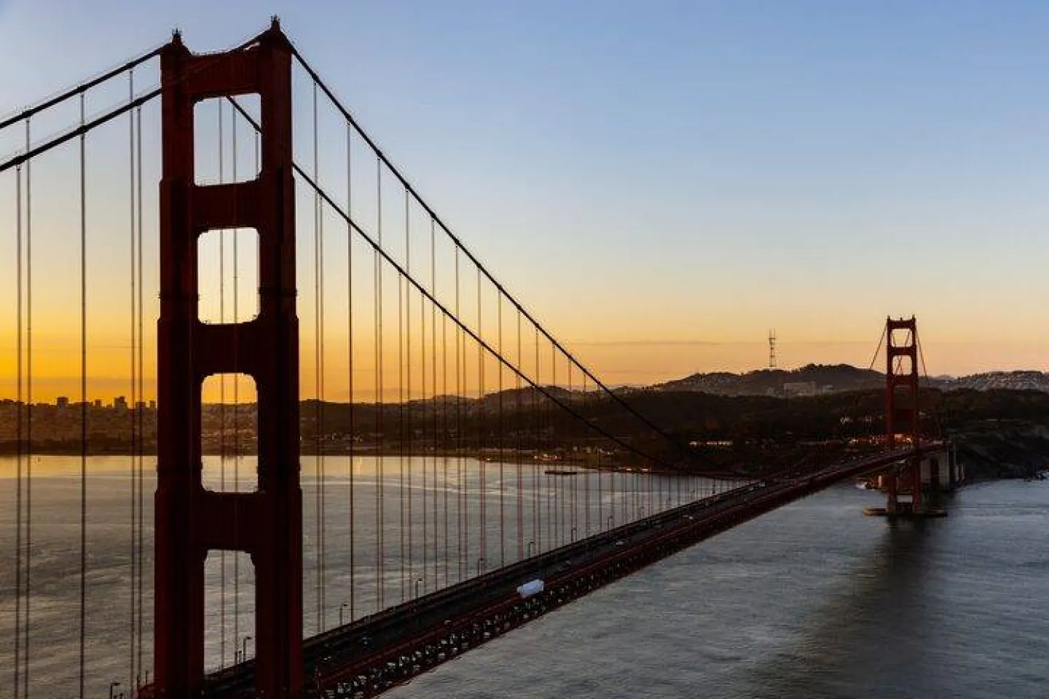 The Golden Gate Bridge during sunrise seen from Marin Headlands viewpoint in Marin County, California, US October 5, 2024. REUTERS/Manuel Orbegozo/File Photo