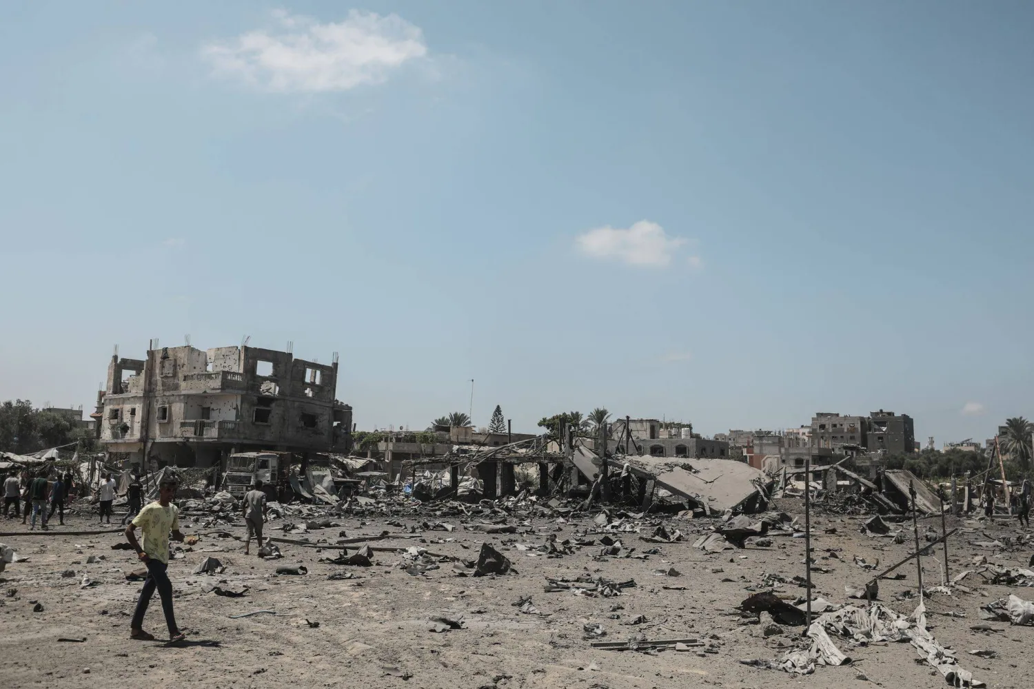 23 August 2026, Palestinian Territories, Gaza Strip: People check the damage after an Israeli airstrike on a house belonging to the Al-Awwar family, damaging several neighboring homes in the Al-Maghazi camp. Photo: Moiz salhi/dpa
