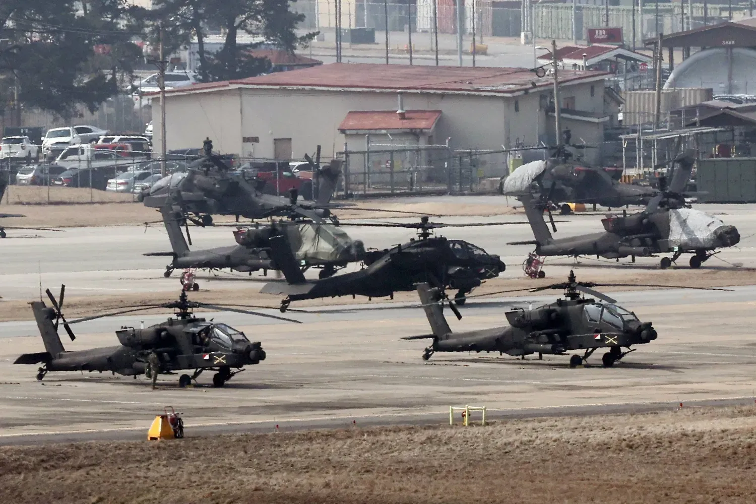 2024 yılında Güney Kore ile ABD arasında düzenlenen yıllık ortak tatbikatında Apache helikopterleri (Arşiv- EPA)