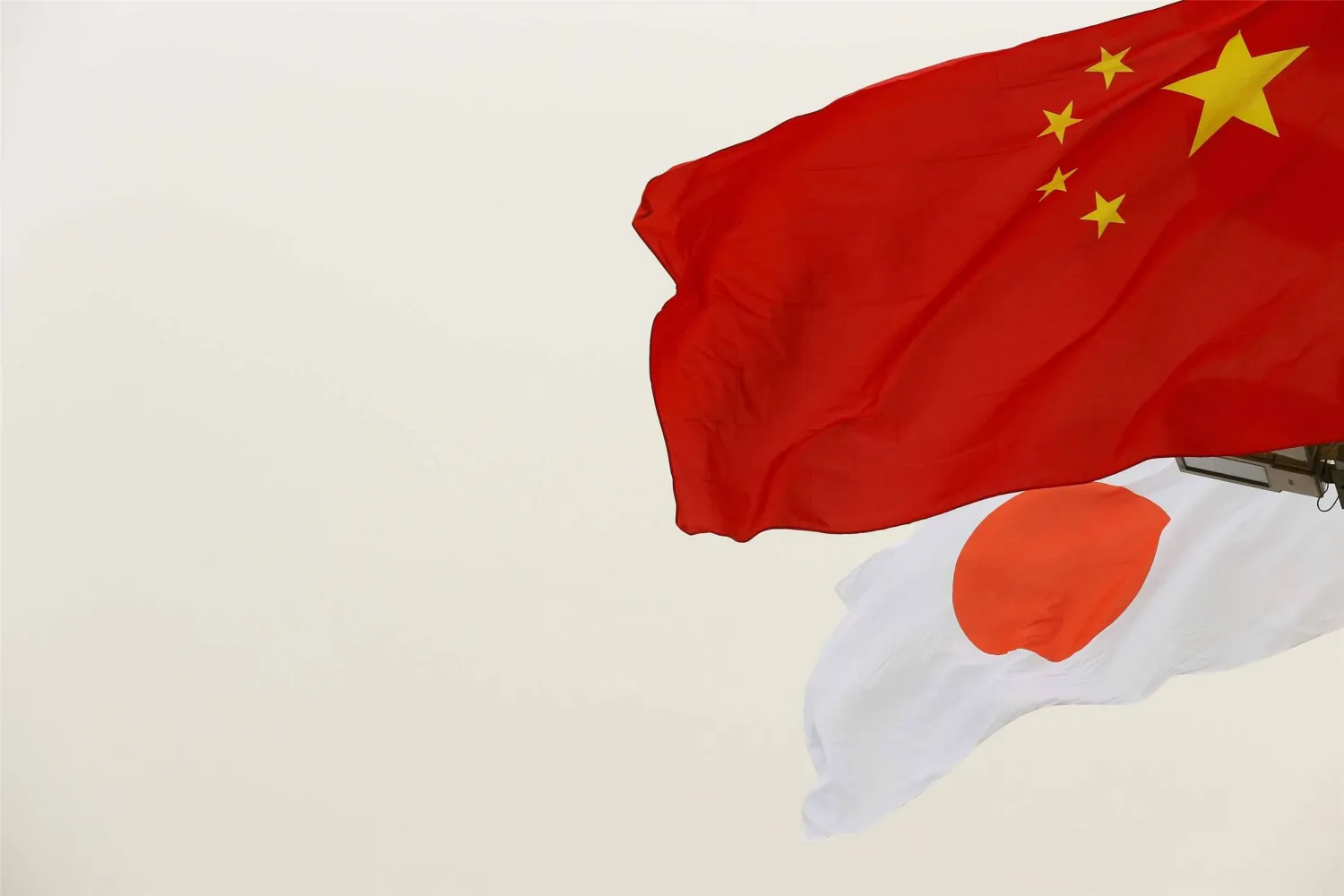 Chinese and Japanese flags flutter in front of the Tiananmen Gate ahead of Japan's Prime Minister Shinzo Abe's visit, in Beijing, China October 25, 2018. (Reuters)