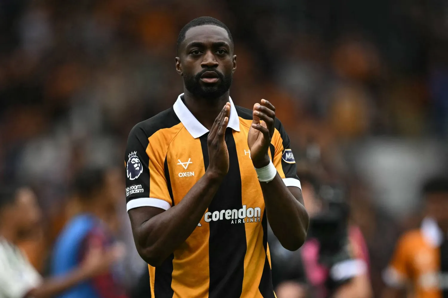 Hull City's Nigerian defender #06 Semi Ajayi applauds fans on the pitch after the English Premier League football match between Hull City and Manchester United at the MKM Stadium in Kingston upon Hull, eastern England on August 22, 2026. (AFP) 