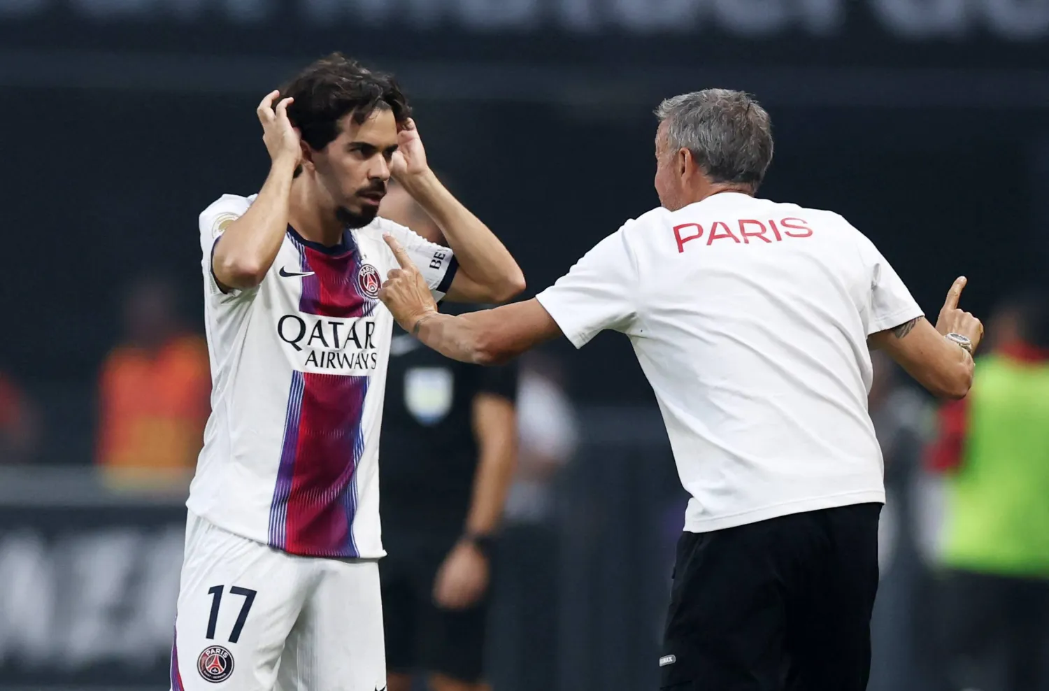 Soccer Football - Ligue 1 - Stade Rennes v Paris St Germain - Roazhon Park, Rennes, France - August 23, 2026 Paris St Germain coach Luis Enrique with Vitinha REUTERS/Stephane Mahe