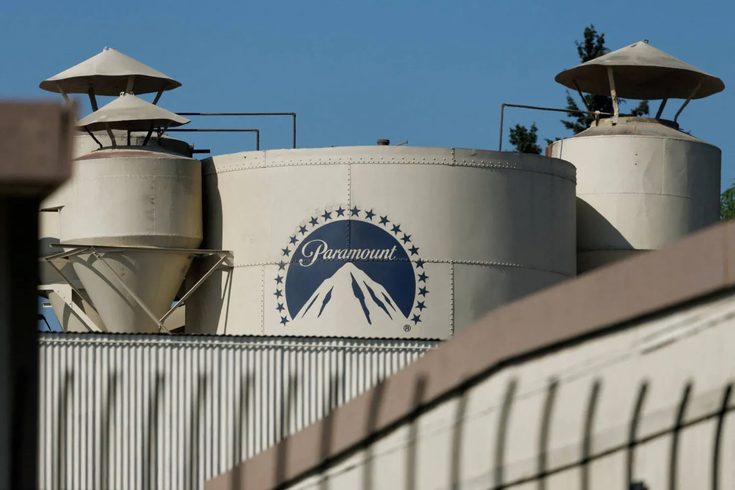 FILE PHOTO: The Paramount logo is shown on a structure at the Paramount studio lot in Hollywood, Los Angeles, California, US, February 26, 2026. REUTERS/Mike Blake/File Photo