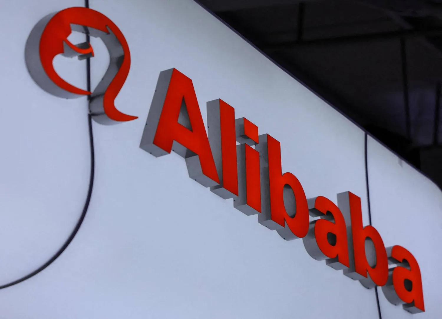 FILE PHOTO: An Alibaba logo is displayed at the company's booth at China International Fair for Trade in Services (CIFTIS) in Beijing, China, September 10, 2025. REUTERS/Maxim Shemetov/File Photo