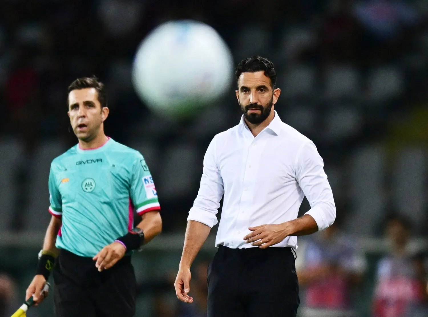 مدرب ميلان البرتغالي روبن أموريم خلال مواجهة تورينو ضمن الدوري الإيطالي لكرة القدم (رويترز)
