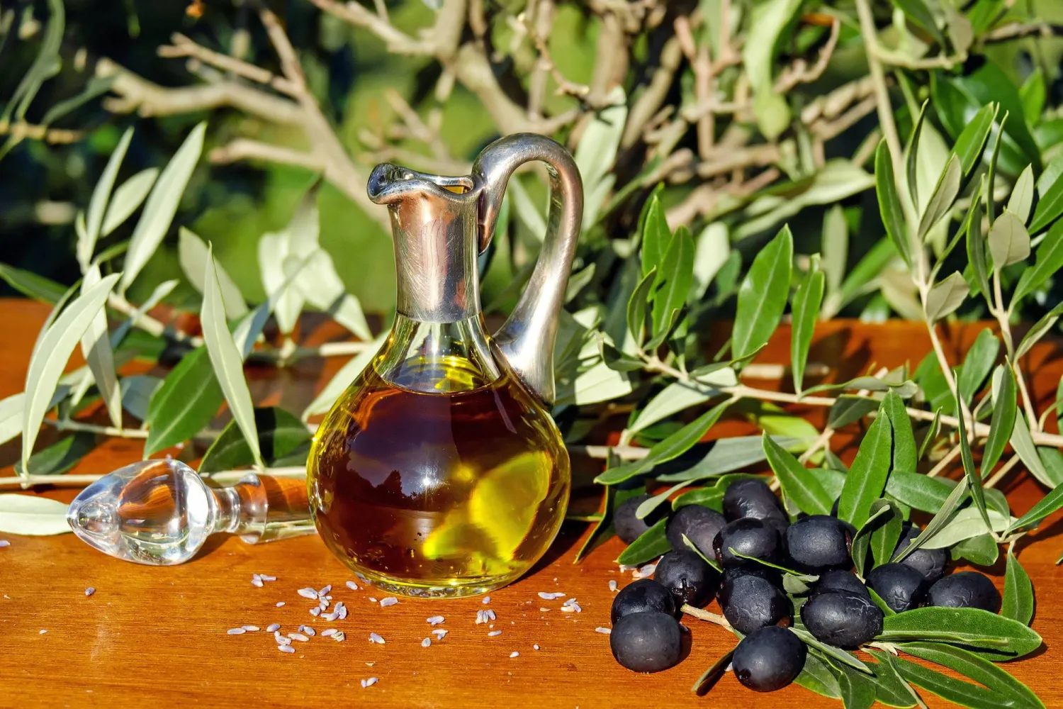 يحتوي زيت الزيتون نسبة مرتفعة من الدهون الأحادية غير المشبعة (بيكساباي)