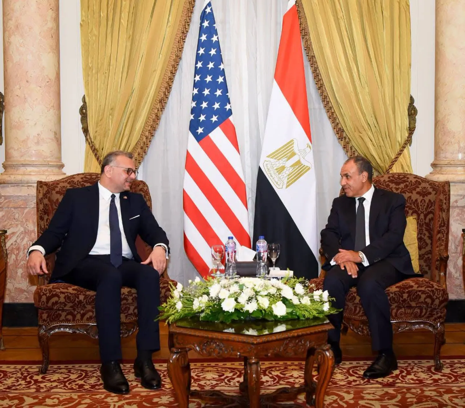 وزير الخارجية المصري خلال لقاء سابق مع كبير مستشاري الرئيس الأميركي للشؤون العربية والأفريقية (صفحة وزارة الخارجية على فيسبوك)
