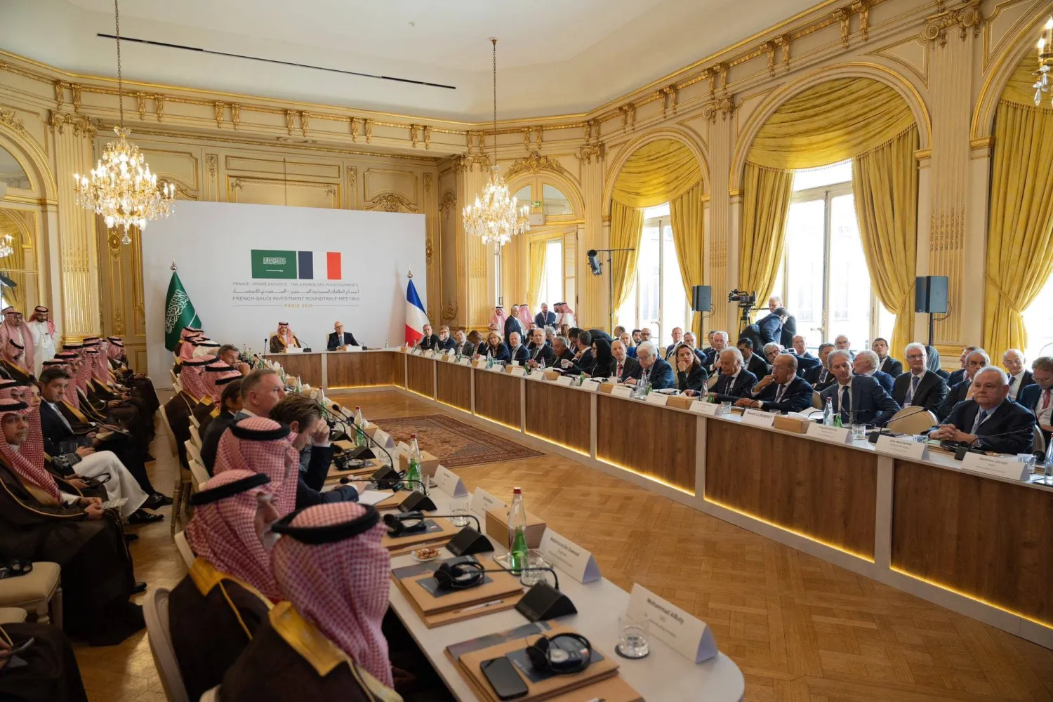 اجتماع الطاولة المستديرة الفرنسي السعودي للاستثمار الذي انعقد في باريس بالتزامن مع الزيارة الرسمية لولي العهد (إكس)
