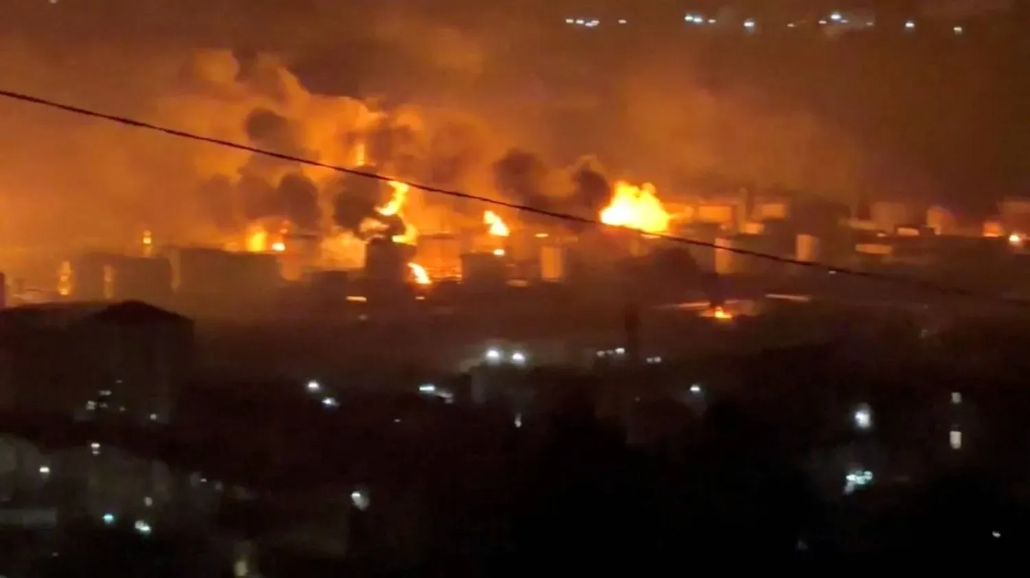 Ukrayna İHA’sının “Tuapse” petrol rafinerisine düzenlediği saldırıdan, (Arşiv- Reuters)