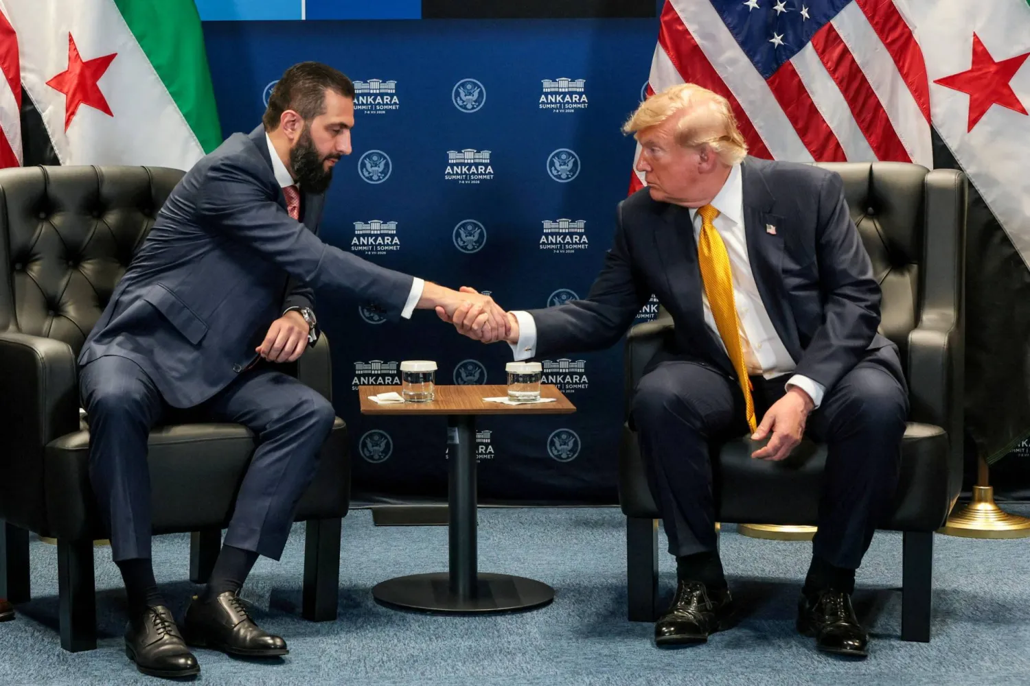 الرئيس السوري أحمد الشرع يصافح الرئيس الأميركي دونالد ترمب في أنقرة على هامش قمة الناتو في 8 يوليو الماضي (رويترز)