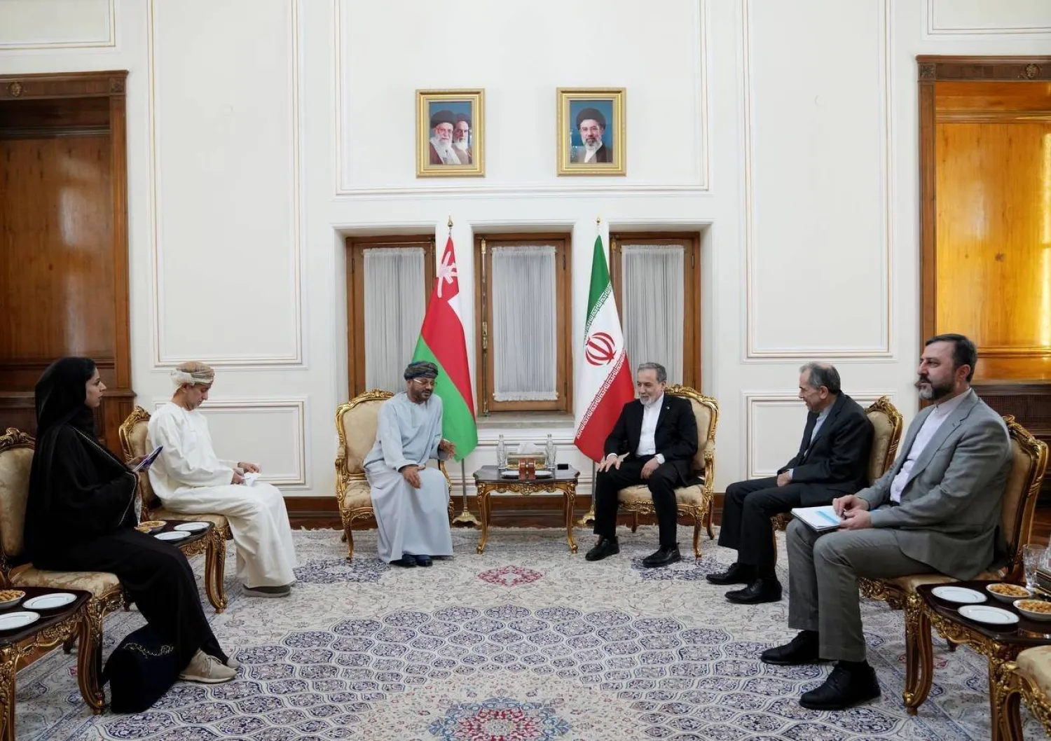 وزير الخارجية العُماني بدر البوسعيدي في طهران لاستكمال المحادثات مع نظيره الإيراني عباس عراقجي 
