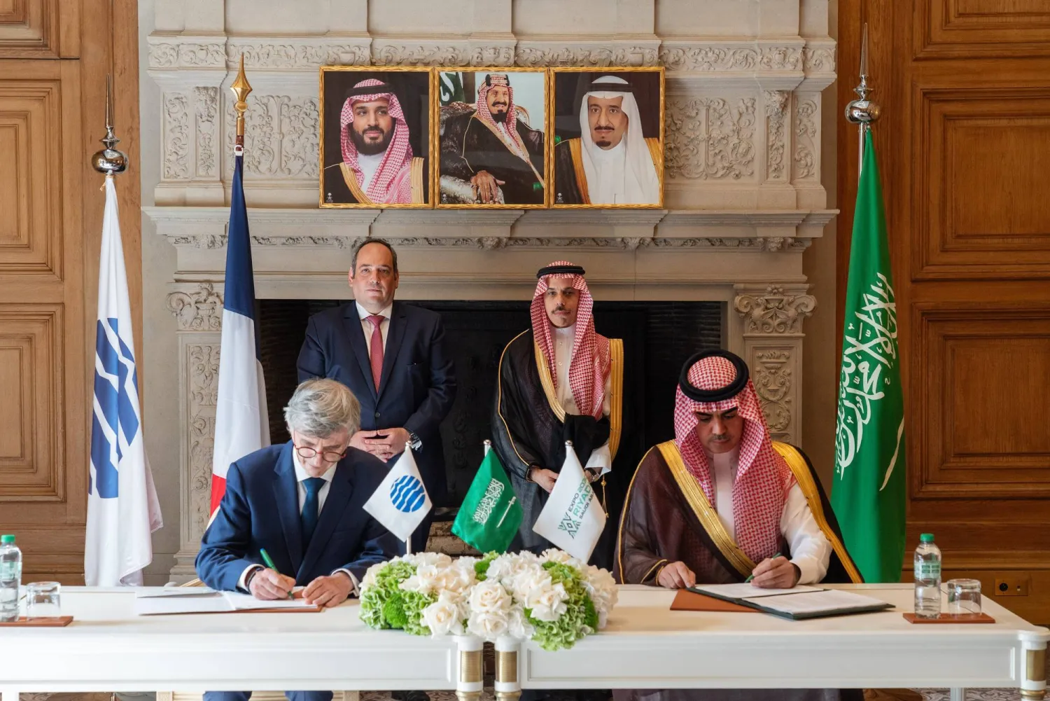 توقيع عقد مشاركة فرنسا في «إكسبو 2030 الرياض» بحضور الأمير فيصل بن فرحان (واس)