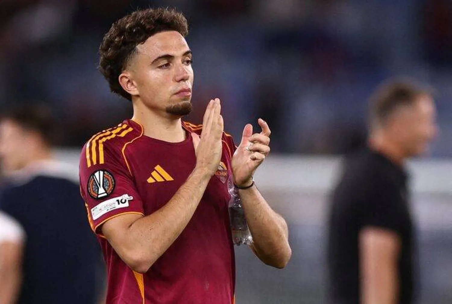 المغربي نايل العيناوي لاعب روما مطلوب في كريستال (رويترز) 