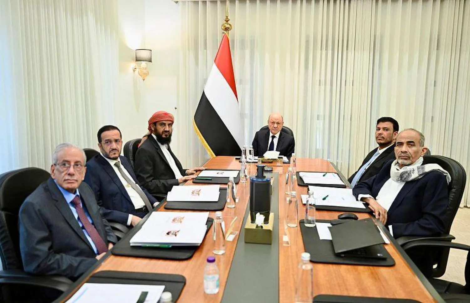 جانب من أحدث اجتماع لـ«مجلس القيادة الرئاسي» اليمني (إعلام حكومي)