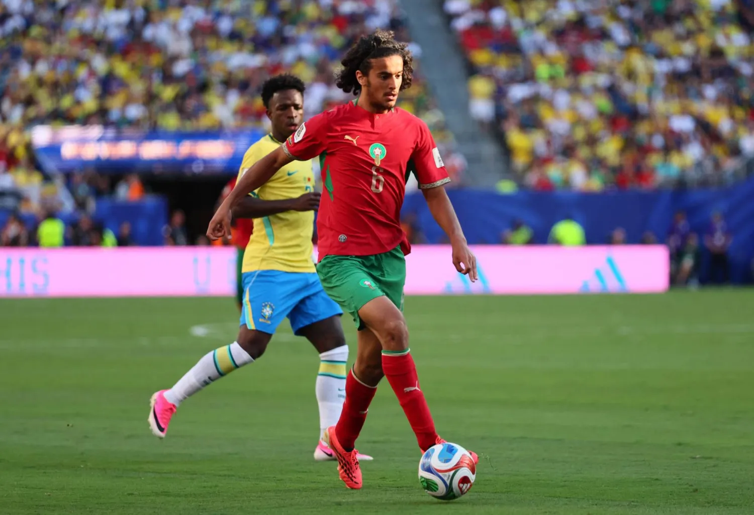لاعب الوسط المغربي أيوب بوعدي (رويترز)
