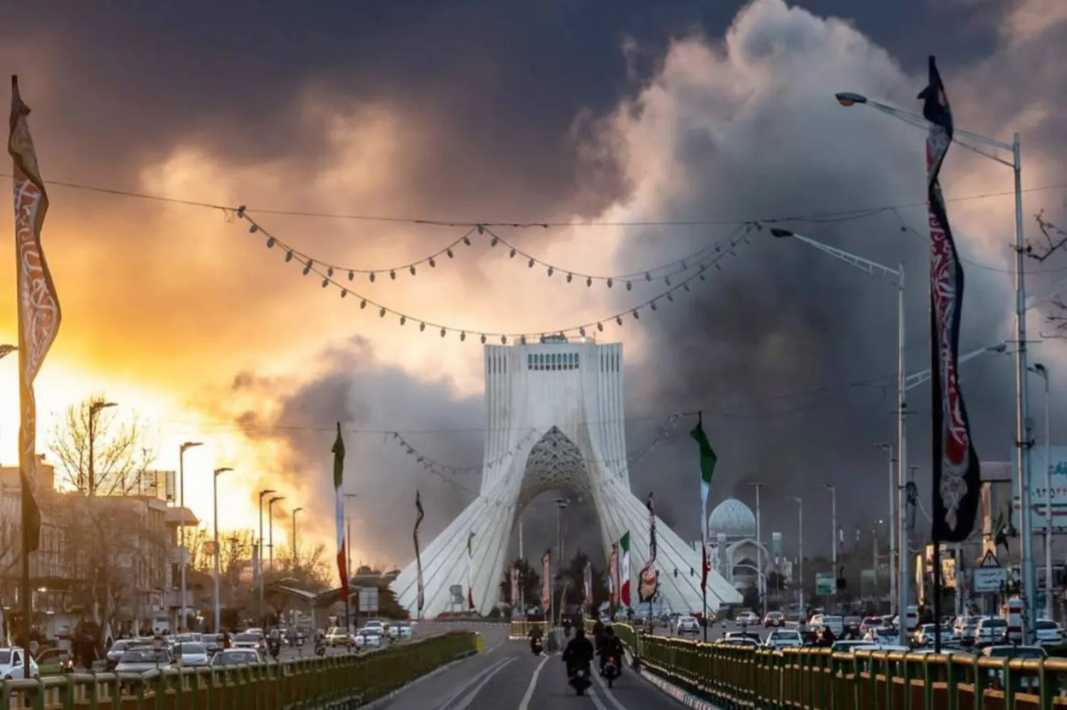 الدخان يتصاعد في طهران بعد غارة جوية أمس (المصدر لاحقاً)