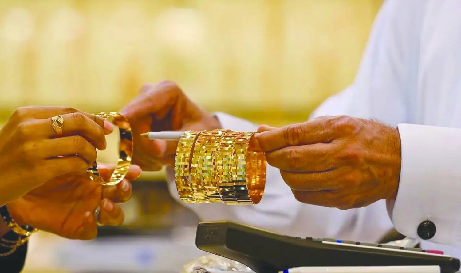 A customer looks at gold bracelets at a local store in Saudi Arabia (SPA)