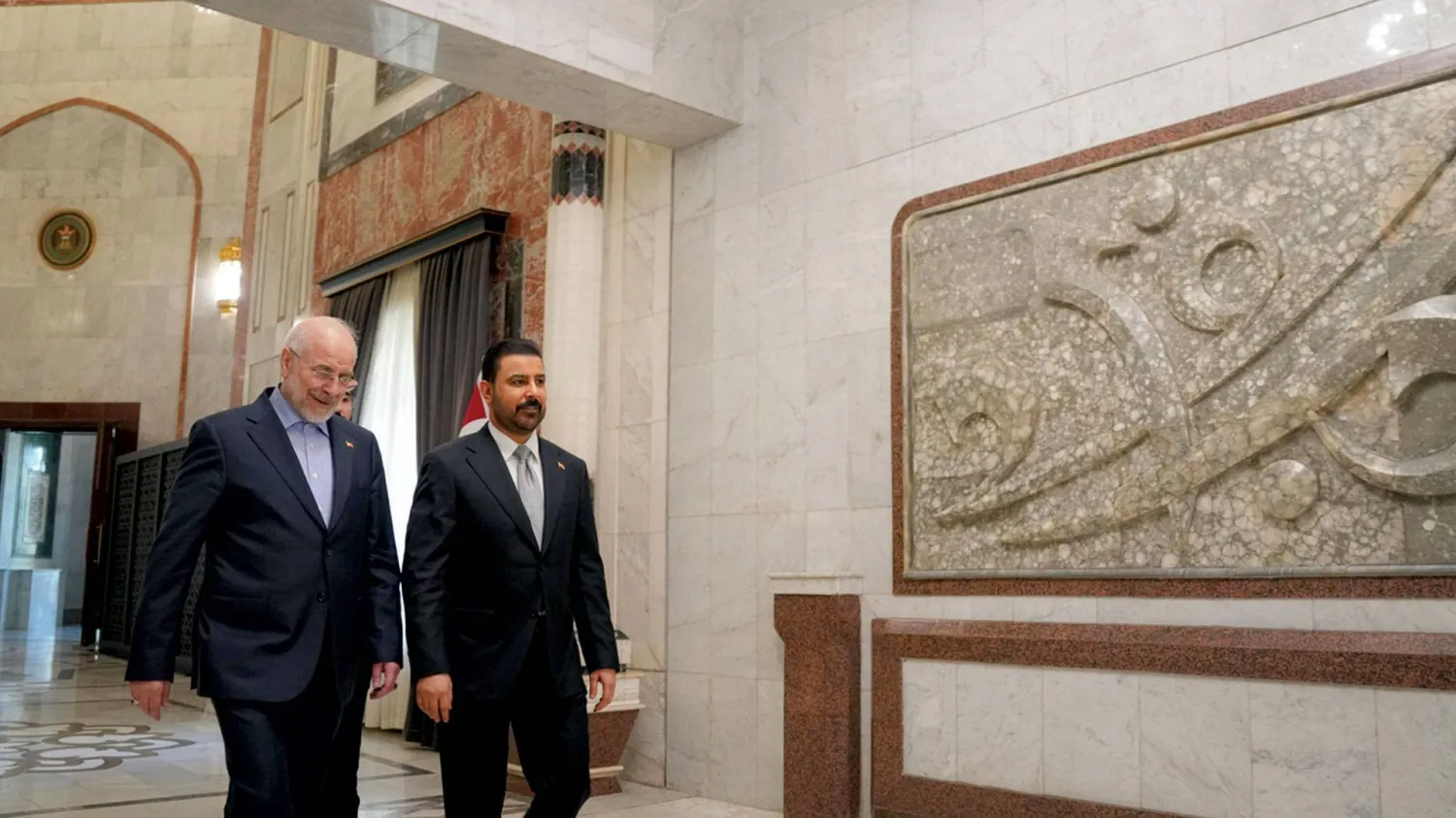  رئيس الوزراء العراقي علي الزيدي مع رئيس البرلمان الإيراني محمد باقر قاليباف في بغداد يوم 19 أغسطس الحالي (إعلام حكومي)