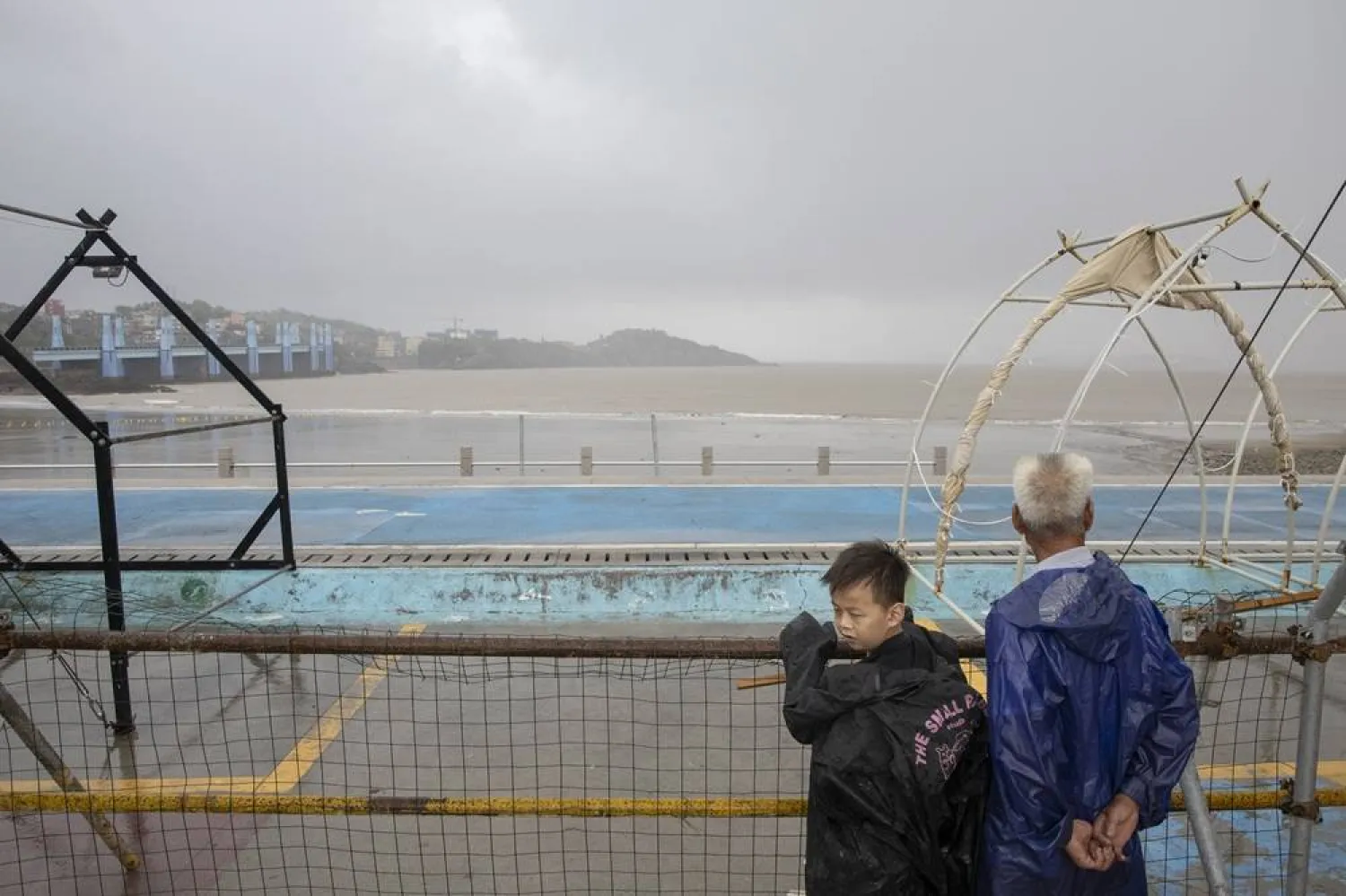 Residents look at the beach after the passage of Typhoon Saudel in Yuhuan, Zhejiang province, China, 28 August 2026. (EPA) 