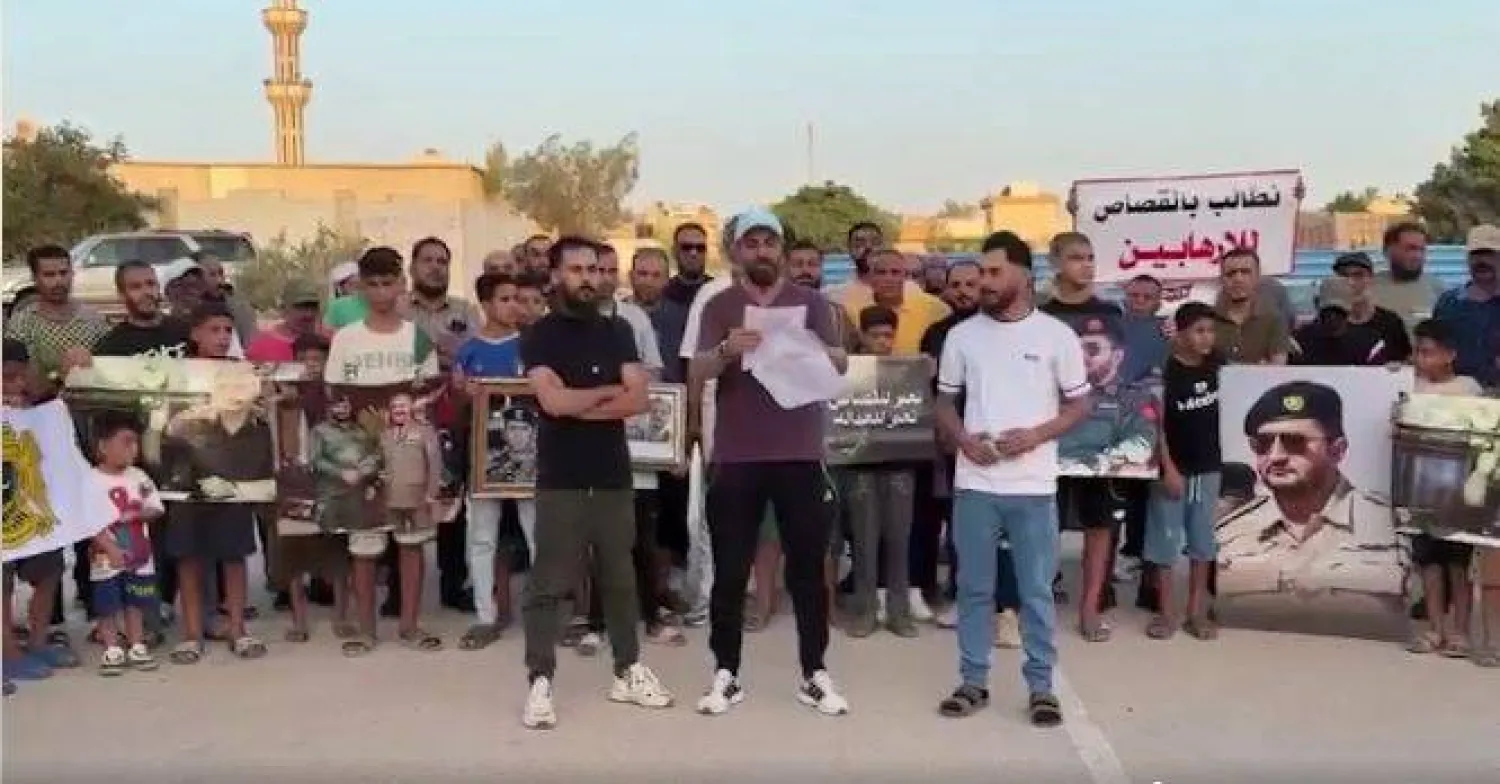 أهالي ضحايا «العمليات الإرهابية» ينظمون وقفة تأييد لتنفيذ أحكام إعدام بحق مدانين في بنغازي - 27 أغسطس (لقطة من مقطع فيديو)