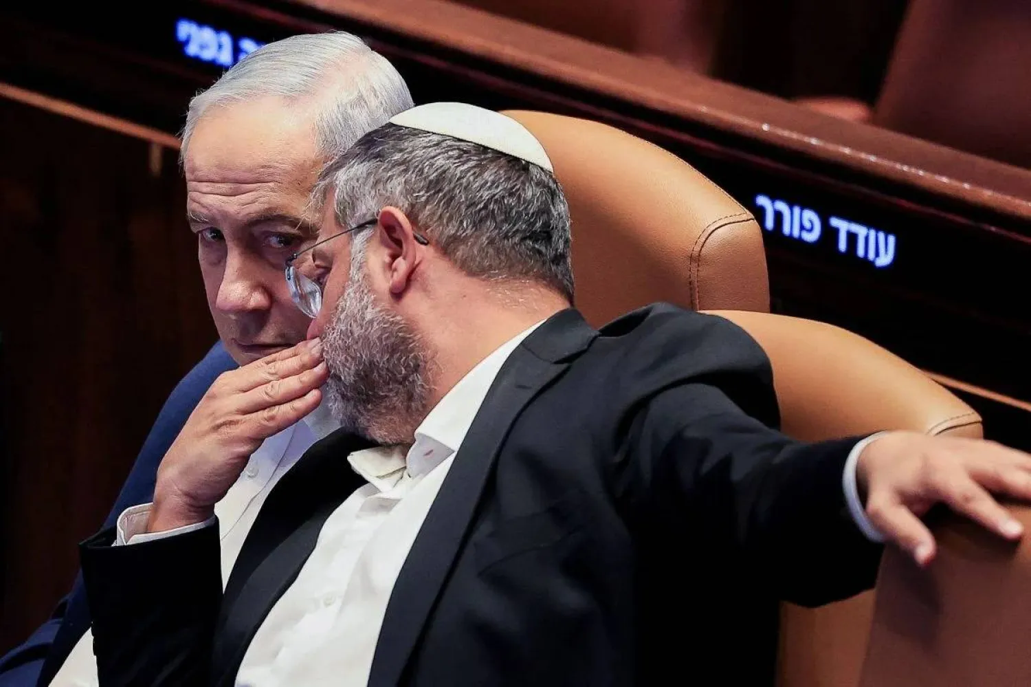  Israeli National Security Minister Itamar Ben-Gvir whispers into the ear of Prime Minister Benjamin Netanyahu during the last Knesset session in Jerusalem before its dissolution, on July 16, 2026. (Reuters) 