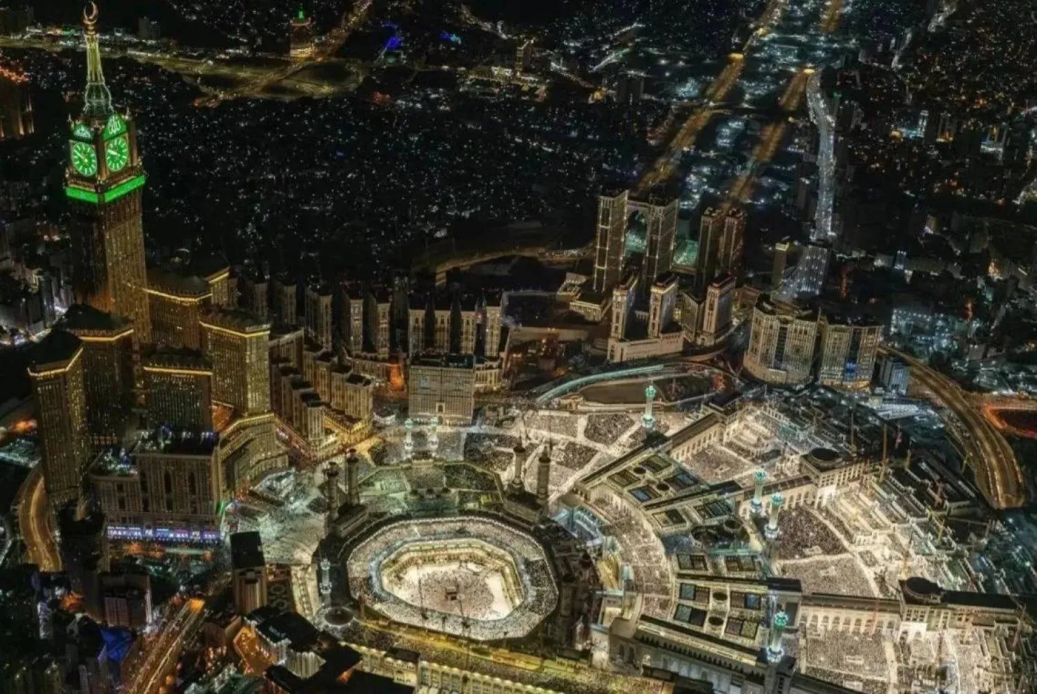 A night view of the Gran Mosque in the holy city of Makkah, Saudi Arabia. (SPA)