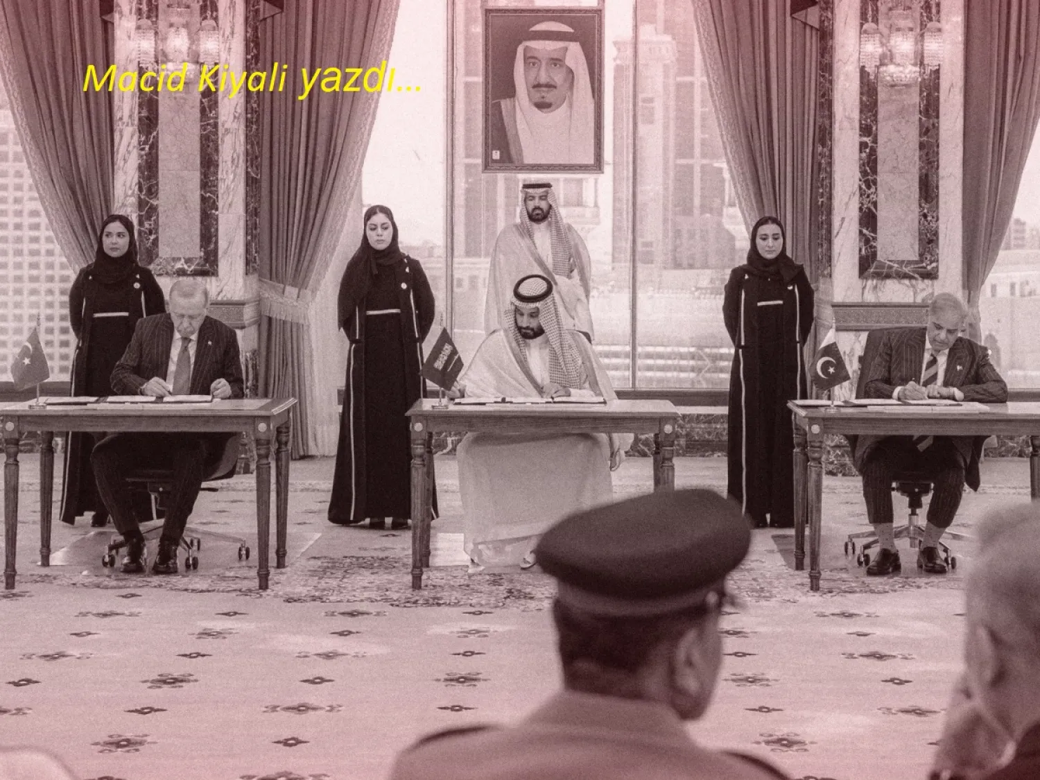 Cumhurbaşkanı Recep Tayyip Erdoğan, Suudi Arabistan Veliaht Prensi Muhammed bin Selman ve Pakistan Başbakanı Şahbaz Şerif arasında Mekke'de Ortak Savunma Anlaşması imzalanırken, 7 Ağustos 2026 (Reuters)
