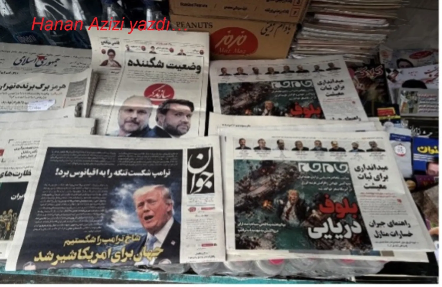 Tahran'da bir gazete bayisinde, Javan gazetesinin ön sayfası (solda) ve ABD Başkanı Donald Trump'ın Hürmüz Boğazı'nda boğulduğunu gösteren bir karikatürün yer aldığı ve “Denizcilik Aldatmacası” manşetiyle yayınlanan Jam-e Jam gazetesinin ön sayfası, 13 Nisan 2026