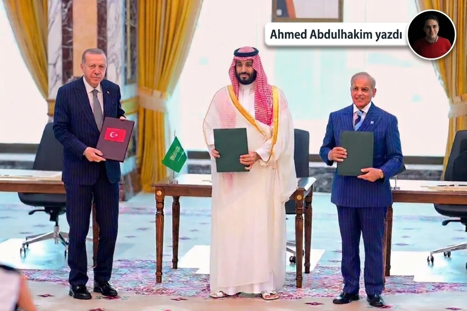   Suudi Arabistan Veliaht Prensi Muhammed bin Selman, Pakistan Başbakanı Şehbaz Şerif ve Cumhurbaşkanı Recep Tayyip Erdoğan arasında Mekke Anlaşması’nın imzalanmasının ardından (AFP)