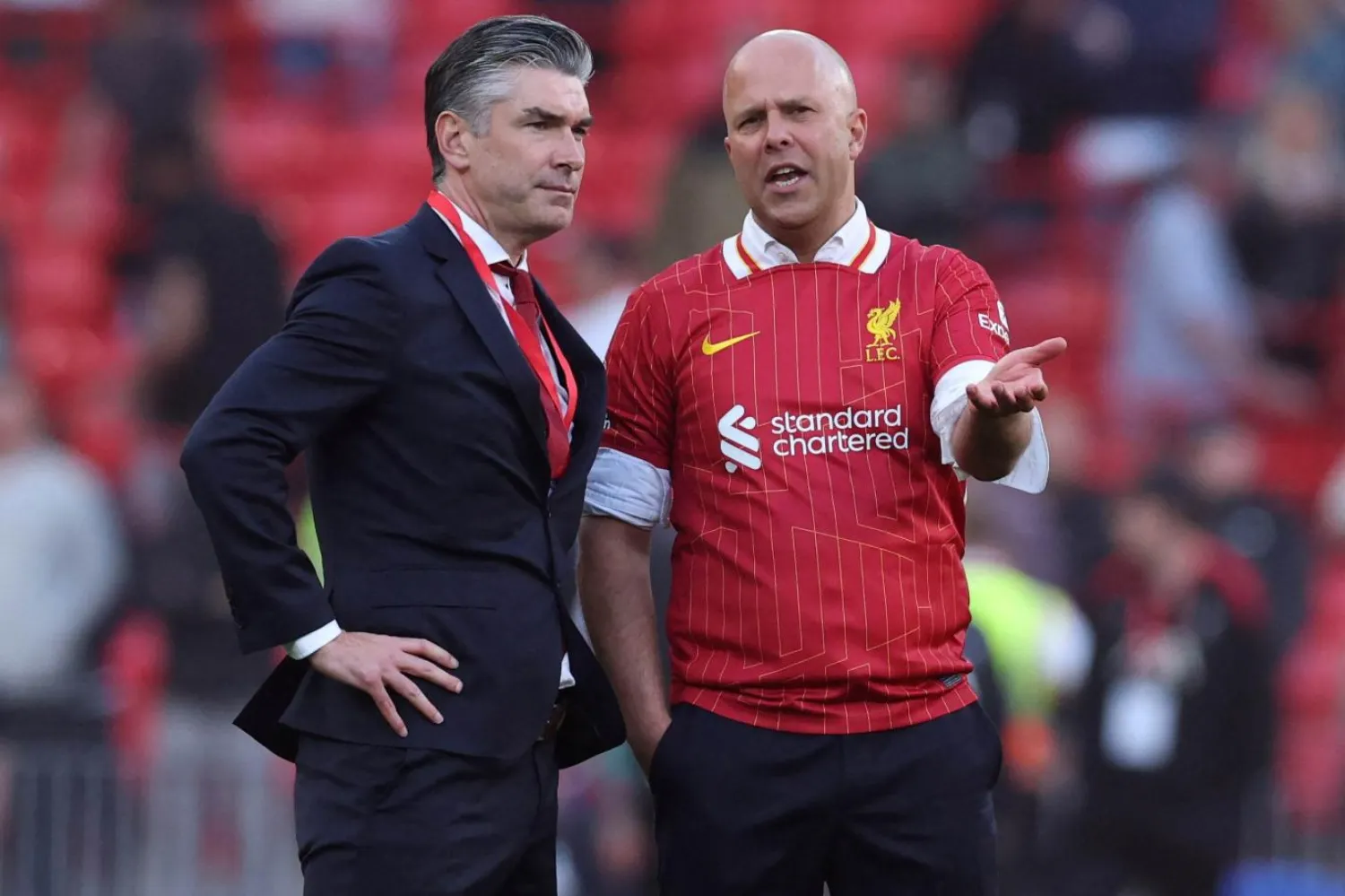 Hughes'un yönetiminde Liverpool, Arne Slot'u teknik direktör olarak atayarak Premier Lig şampiyonluğunu kazandı ancak daha sonra Hollandalı'yı görevden alıp yerine Andoni Iraola'yı getirdi (Reuters)