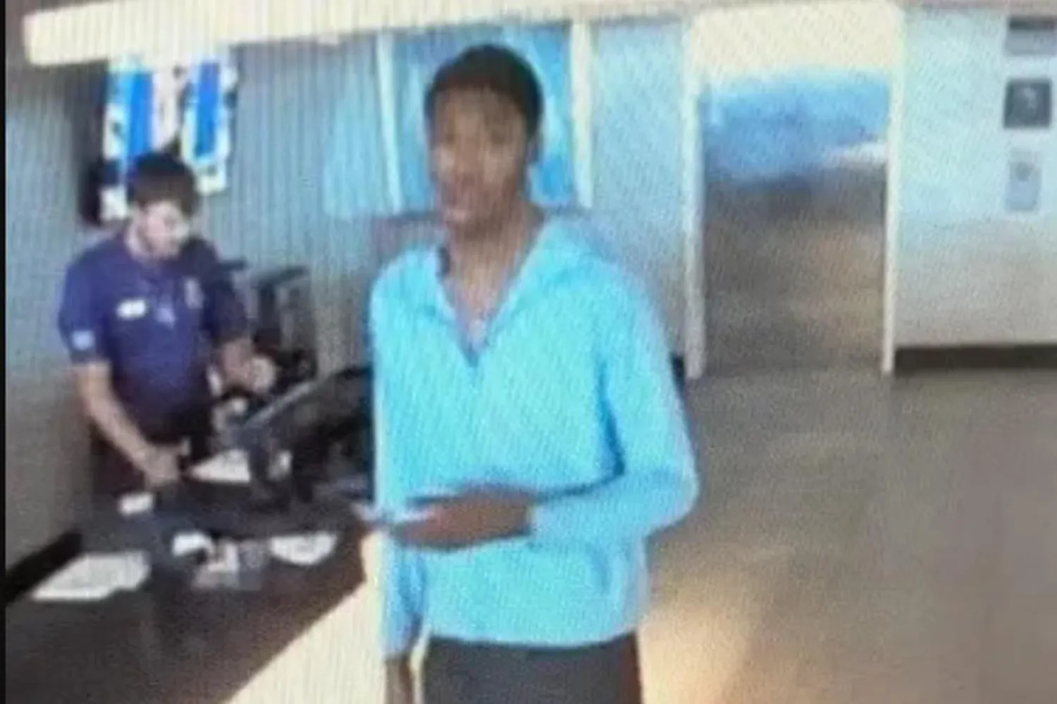 Georgia'nın Savannah kentindeki otelde gerçekleşen 90 bin dolarlık BMW hırsızlığındaki şüpheli. İddiaya göre şüpheli, valeye aracın sahibi olan profesyonel bir basketbolcu olduğunu söyledi (Savannah Polis Teşkilatı)