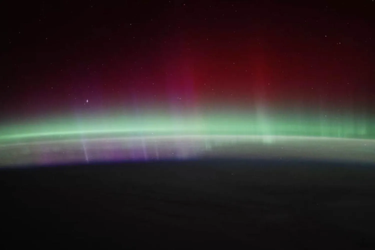 12 Kasım 2025'te uzay istasyonundan görüntülenen kuzey ışıkları (NASA)