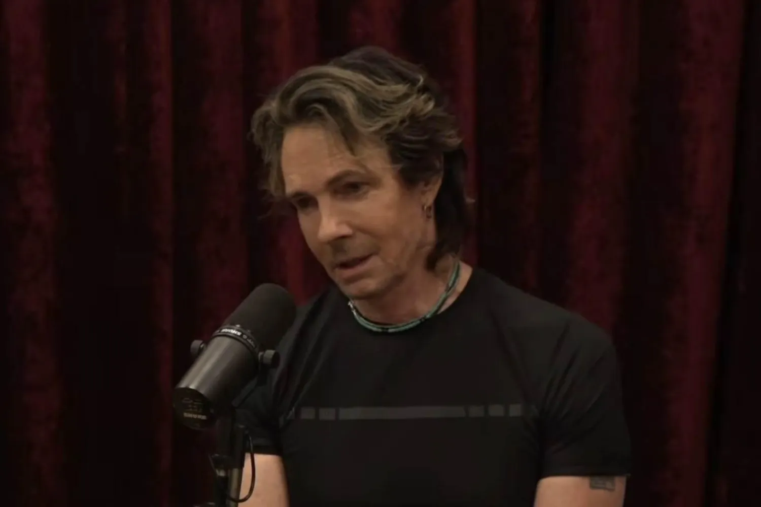 Rick Springfield, The Joe Rogan Experience'ta Vietnam'daki acı deneyimini anlattı (YouTube)