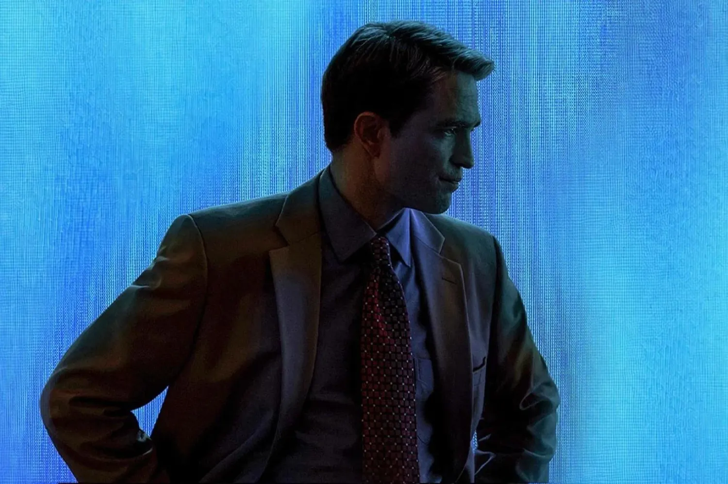 40 yaşındaki Robert Pattinson, Primetime'da 2000'lerin ses getiren televizyon programı To Catch a Predator'ın hırslı ve tartışmalı sunucusu Chris Hansen rolünde (A24)