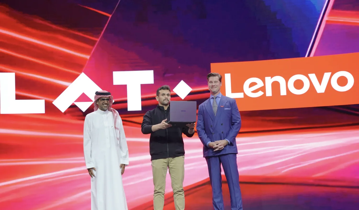 تخطط «لينوفو» لجعل منشأة الرياض قاعدة تصنيع تشمل الحواسيب والهواتف الذكية والخوادم ضمن شبكتها العالمية للإنتاج وسلاسل الإمداد (الشركة)